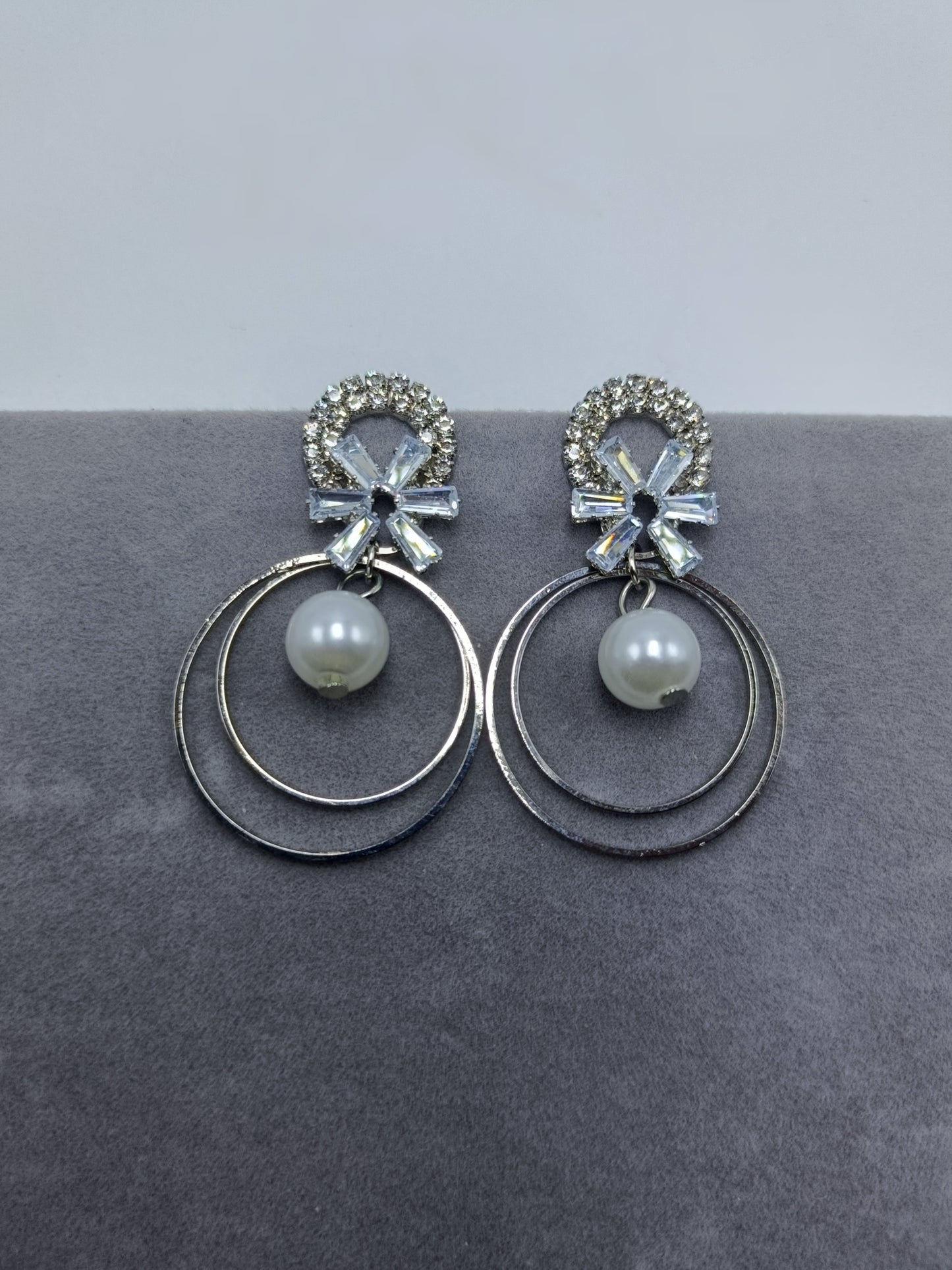 Circle Pearl Earrings