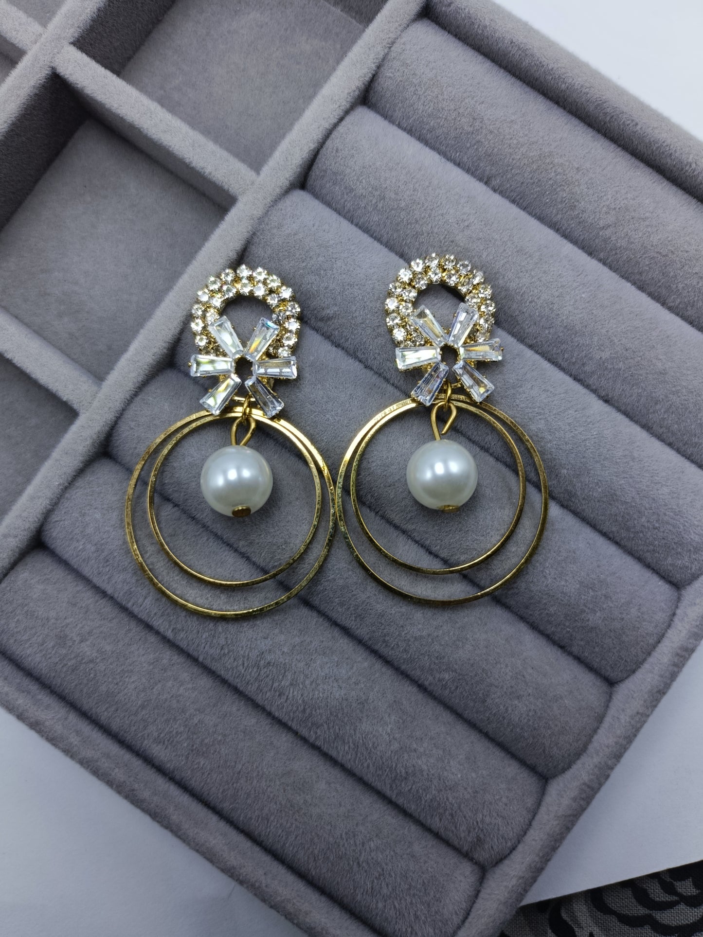 Circle Pearl Earrings