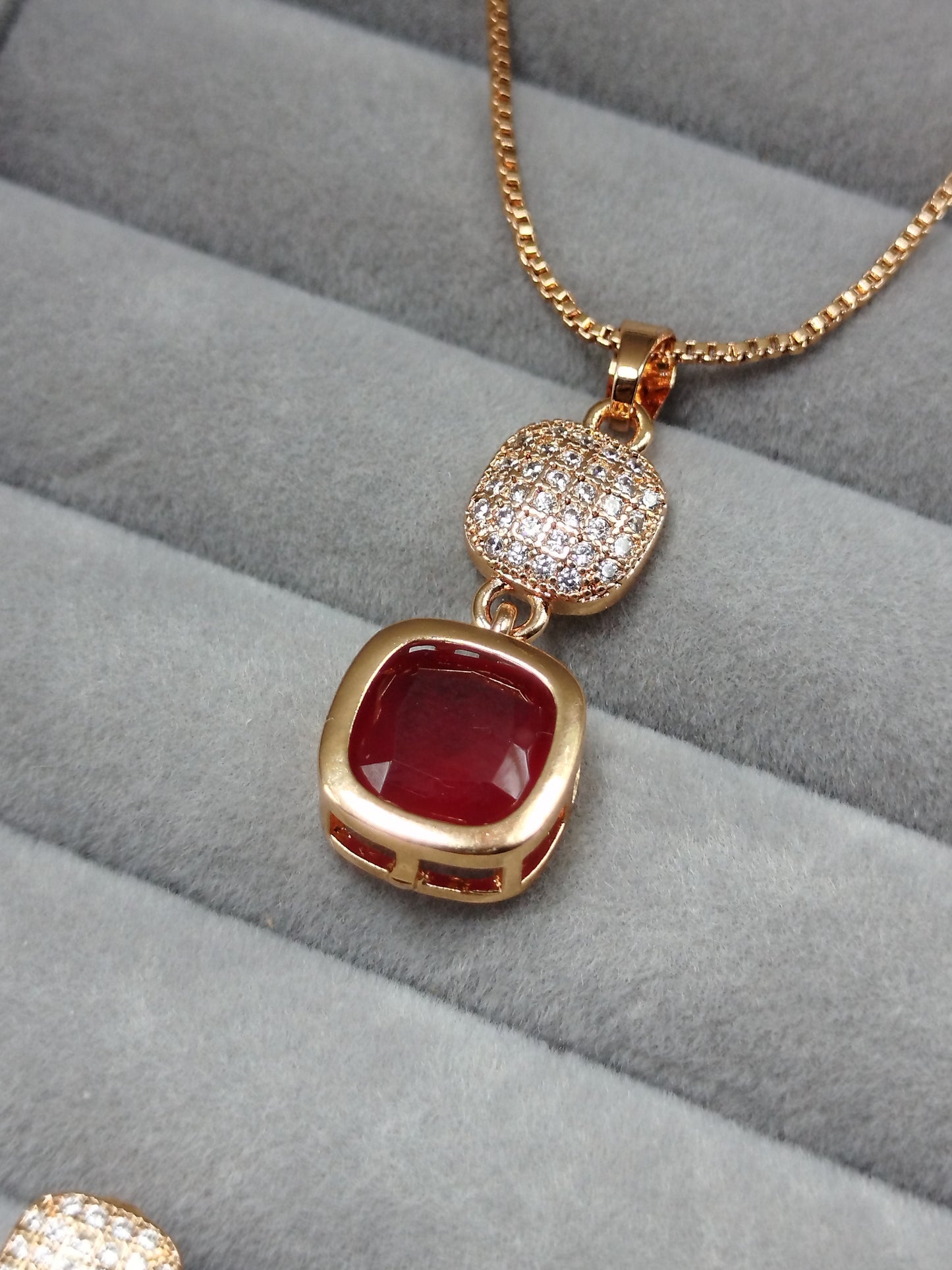 Red Radiance Necklace Set
