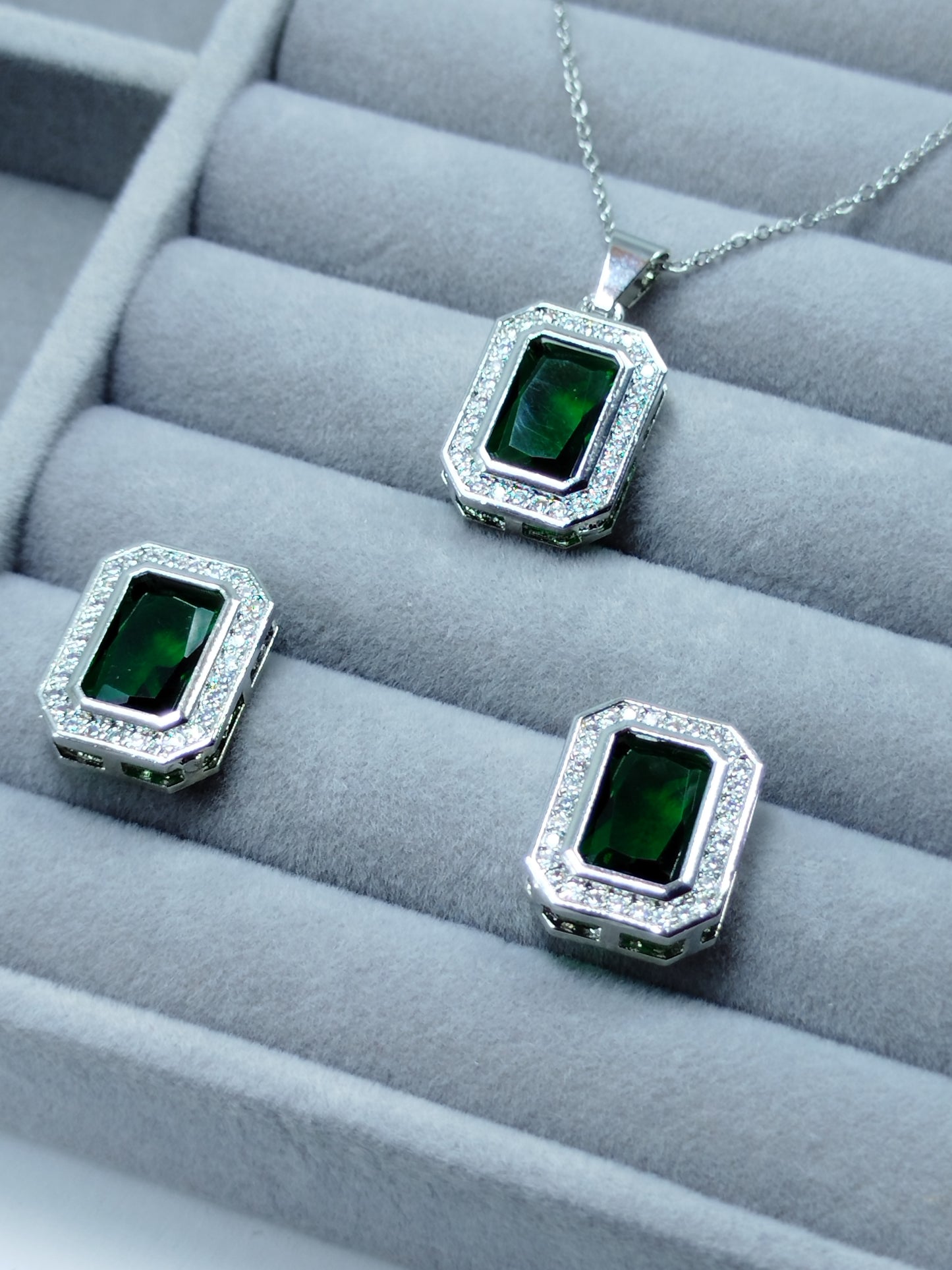 Green Emerald Silver Necklace Set