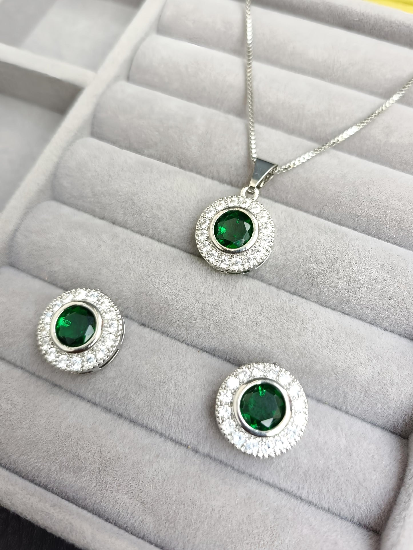 Round Green Emerald Necklace Set